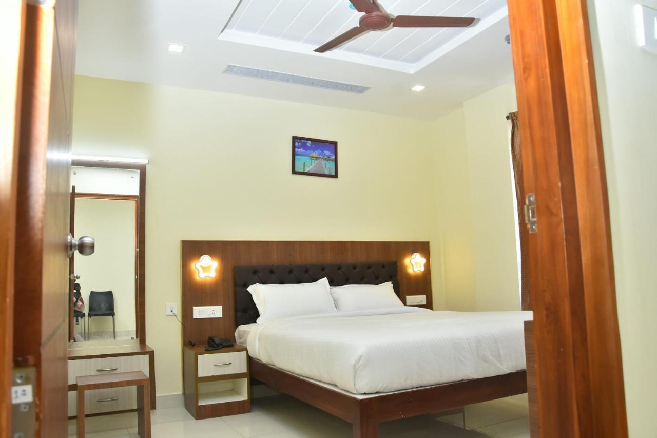 Le Arul Park Hotel Karaikal Kültér fotó