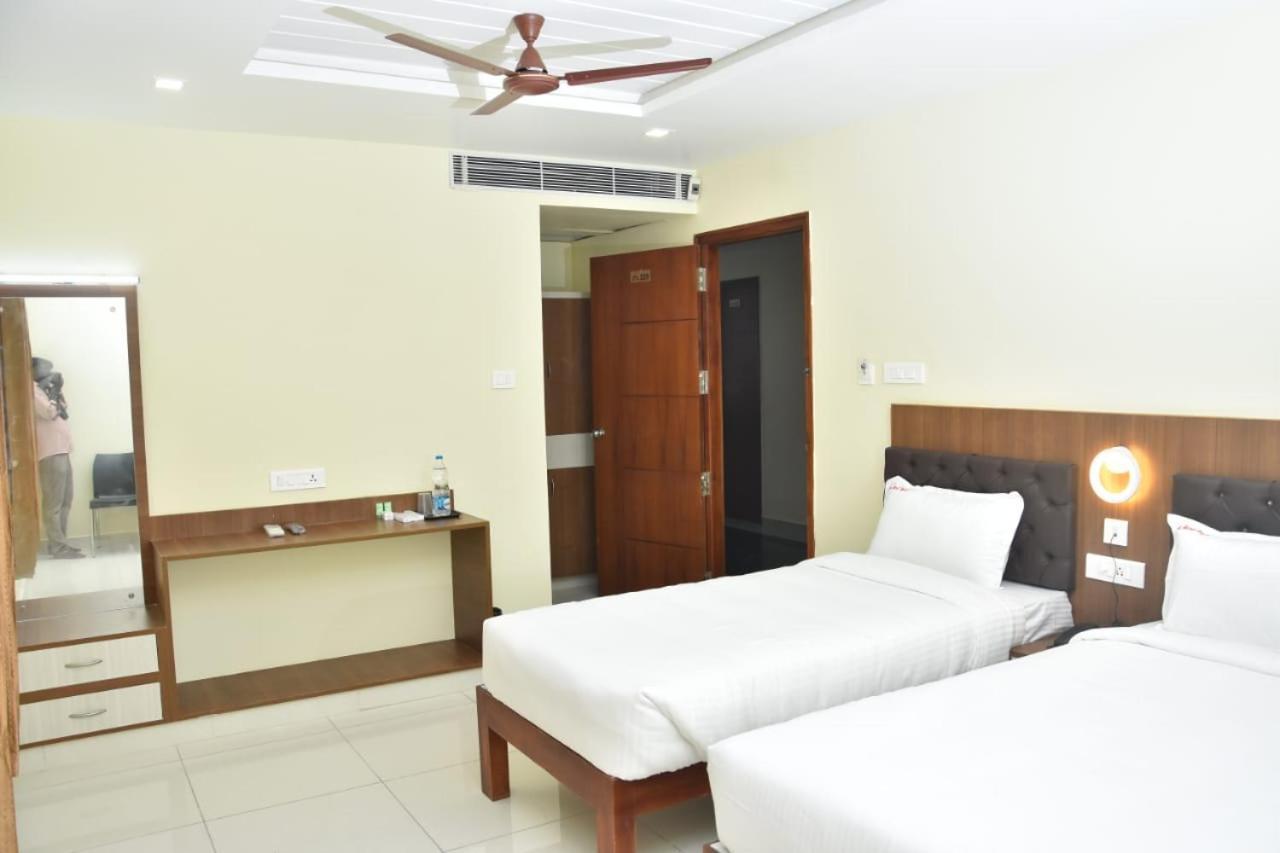 Le Arul Park Hotel Karaikal Kültér fotó