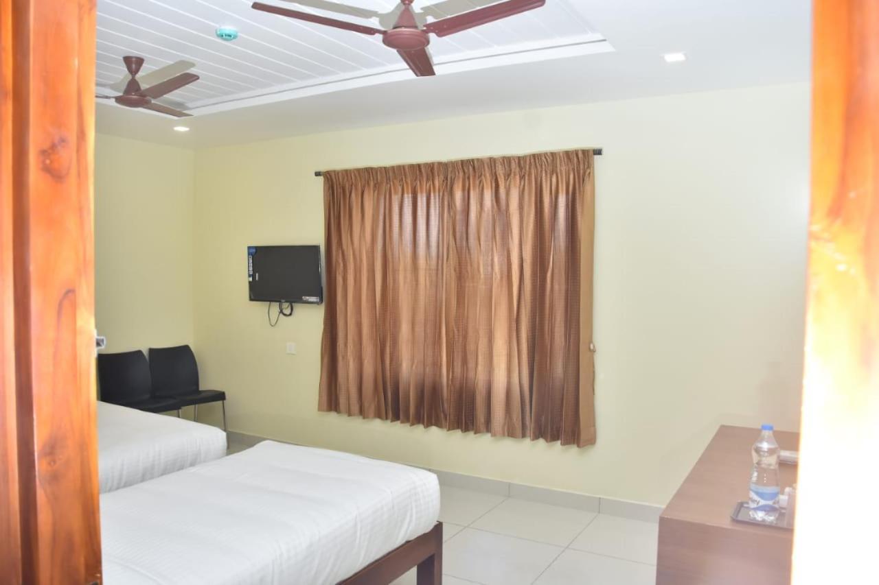 Le Arul Park Hotel Karaikal Kültér fotó