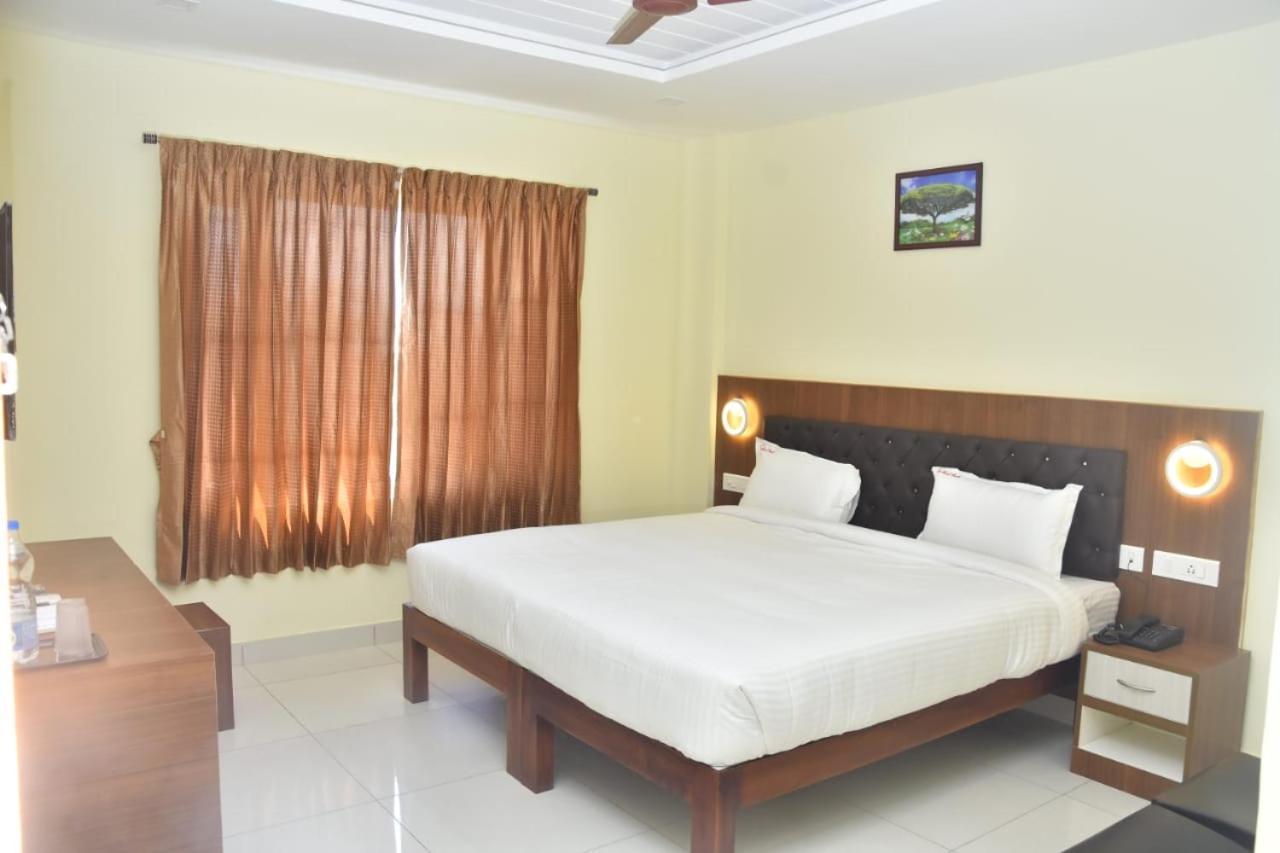 Le Arul Park Hotel Karaikal Kültér fotó