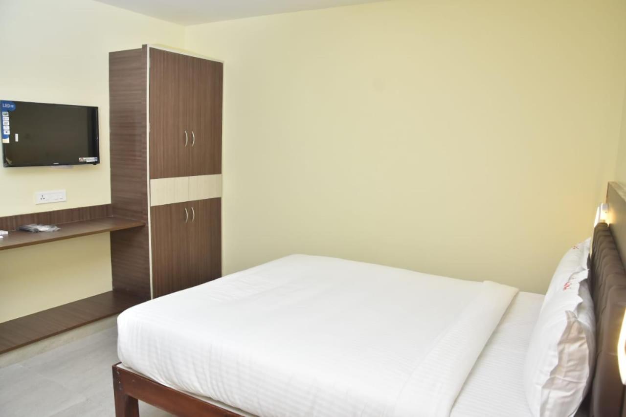 Le Arul Park Hotel Karaikal Kültér fotó