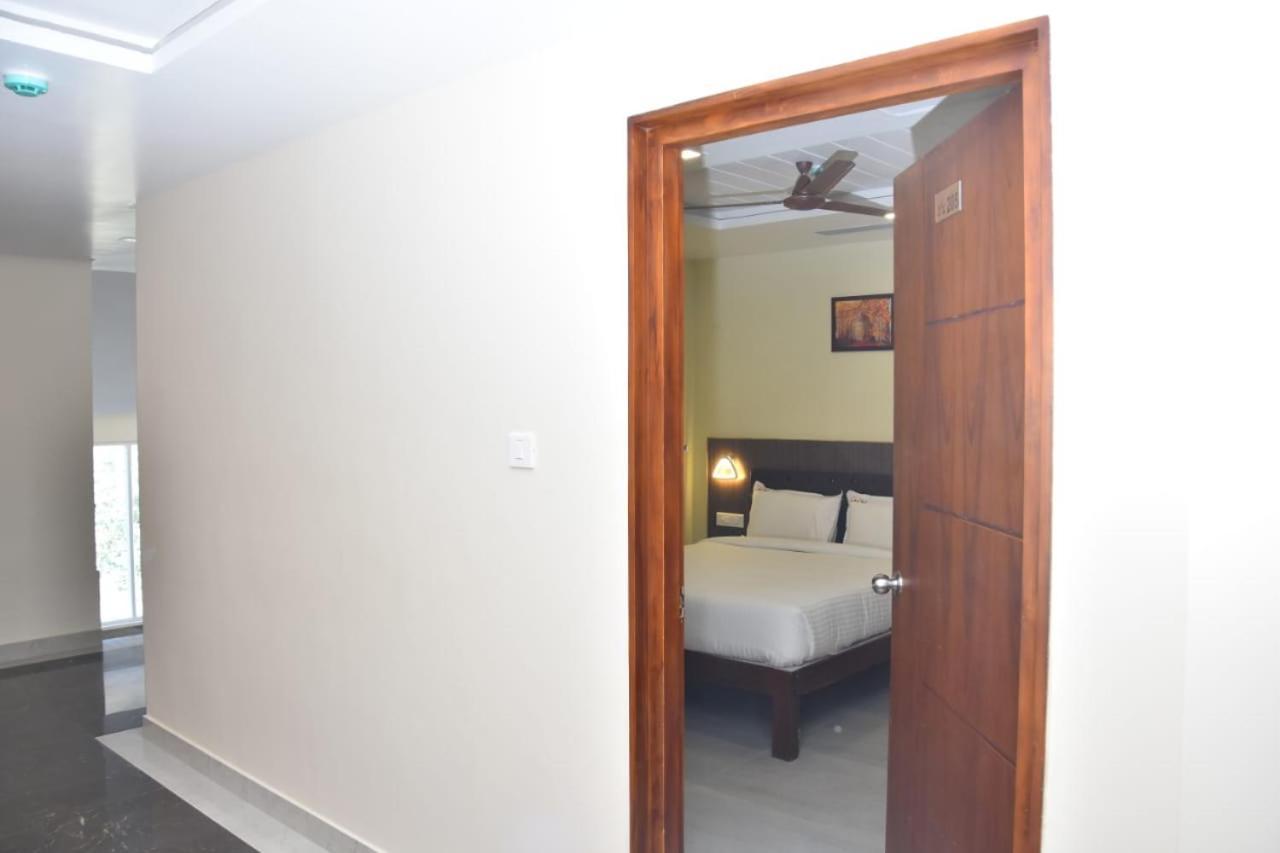 Le Arul Park Hotel Karaikal Kültér fotó